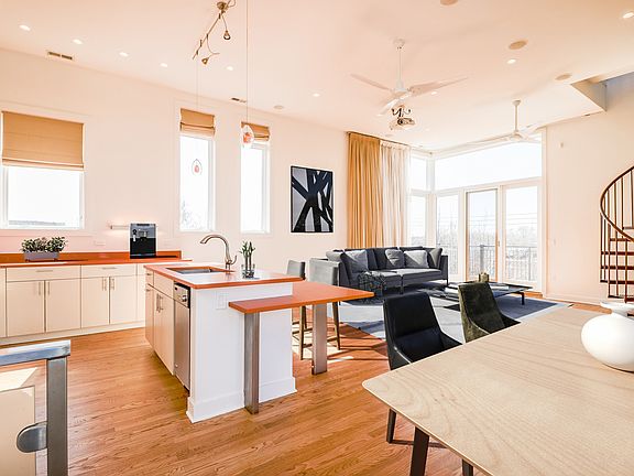 5th image of 6640 S Maryland Ave APT 3