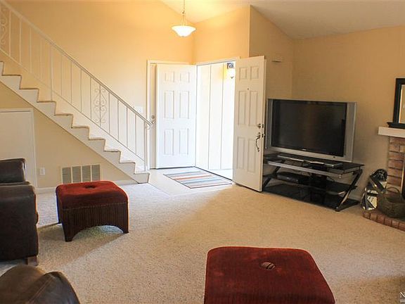 4th image of 2875 Owens St