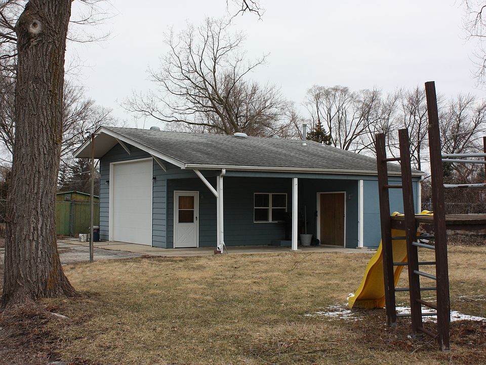 2nd image of 220 Foster Ave