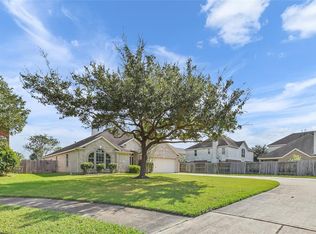 9004 Sun Glen Ct, Pearland, TX 77584