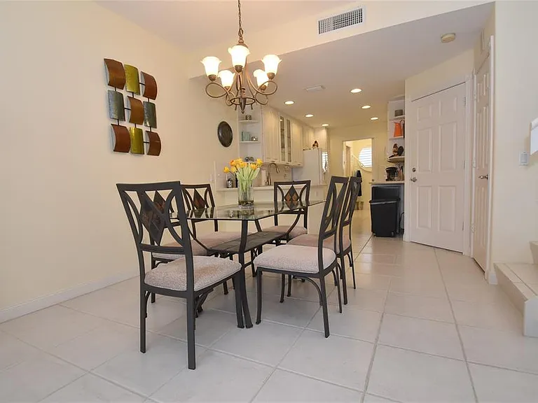 7624 Bergamo Ave #4B — Photo 9