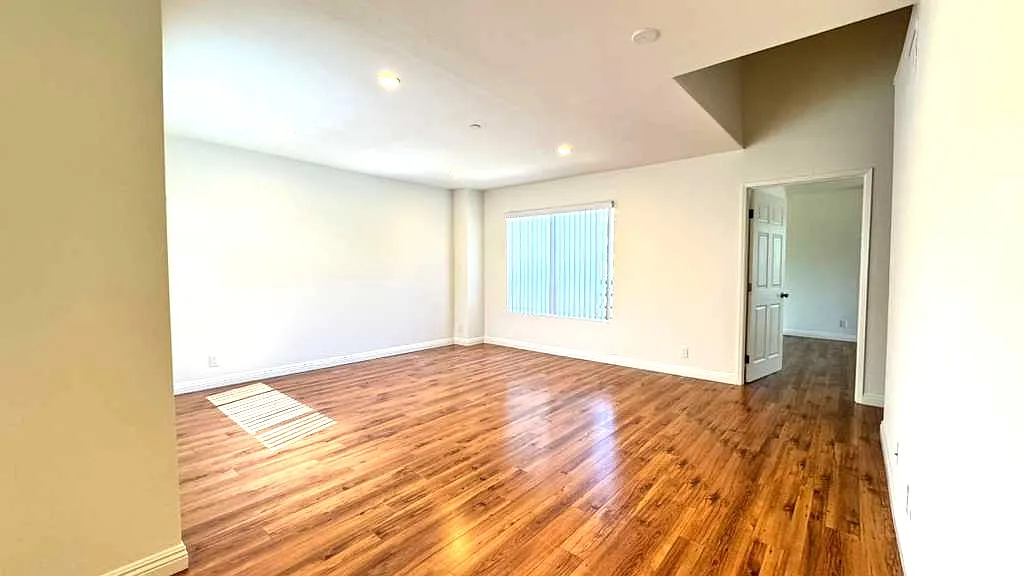 Building Photo - 1141 N Columbus Ave #909