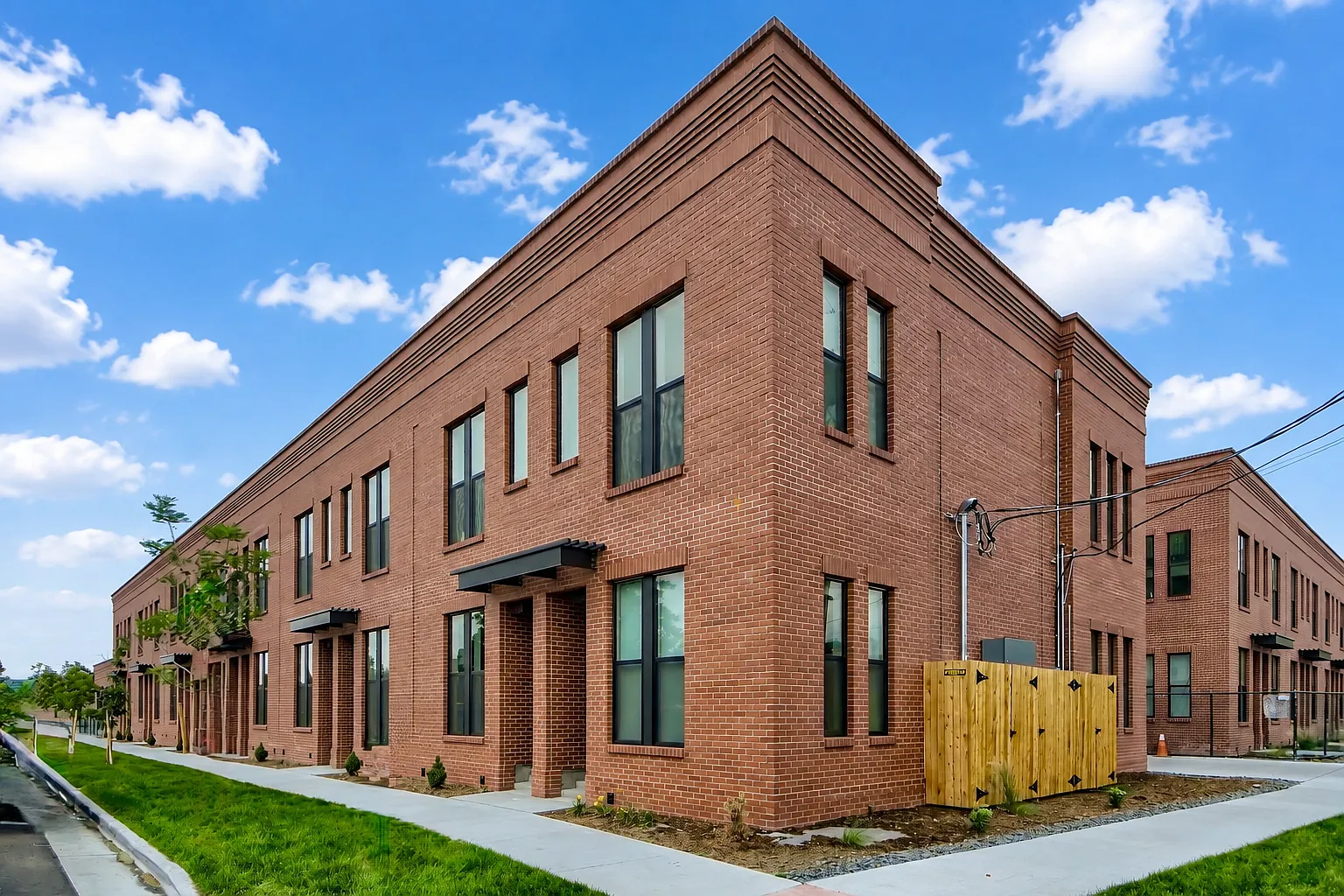 3314 Curtis St — Photo 1