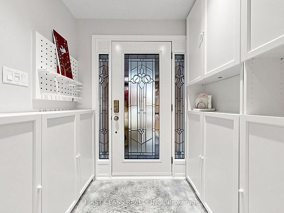 4th image of 967 White Clover Way