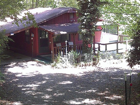 2nd image of 158 Mountain Stream Rd