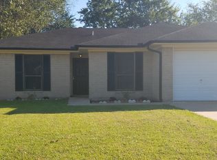 5665 Roadrunner St, Beaumont, TX 77708