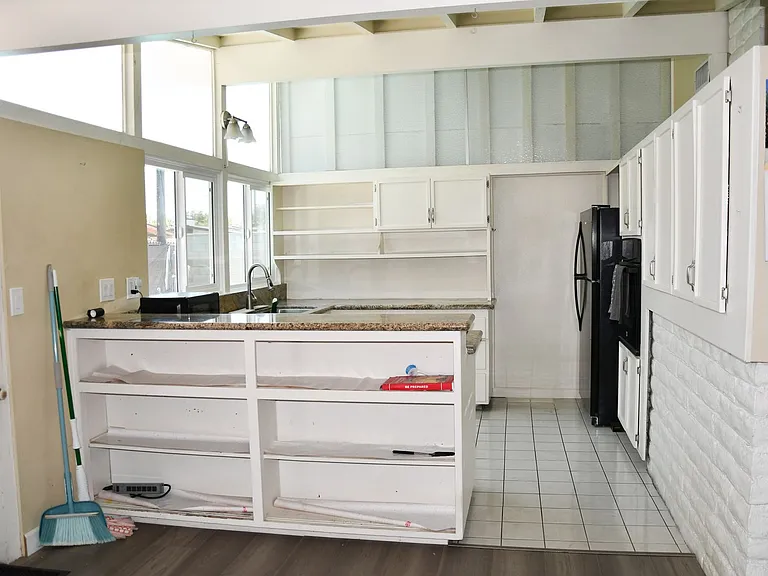 2432 W Transit Ave — Photo 8