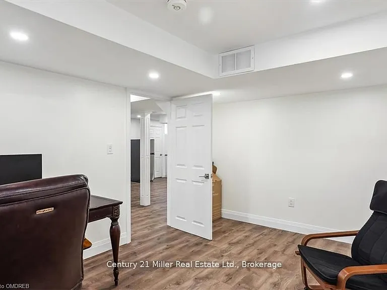 3083 Streamwood Pass — Photo 32