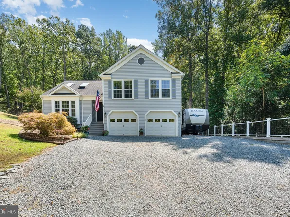 2438 Harpoon Dr, Stafford, VA 22554