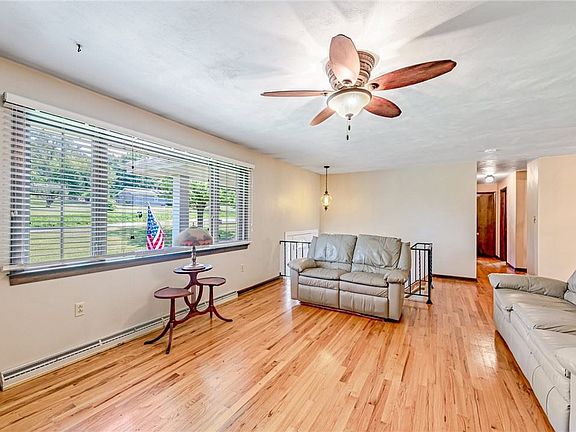 5th image of 2134 Ridgeview Rd