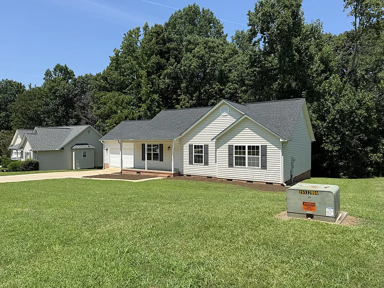 288 Augustine Dr — Photo 2