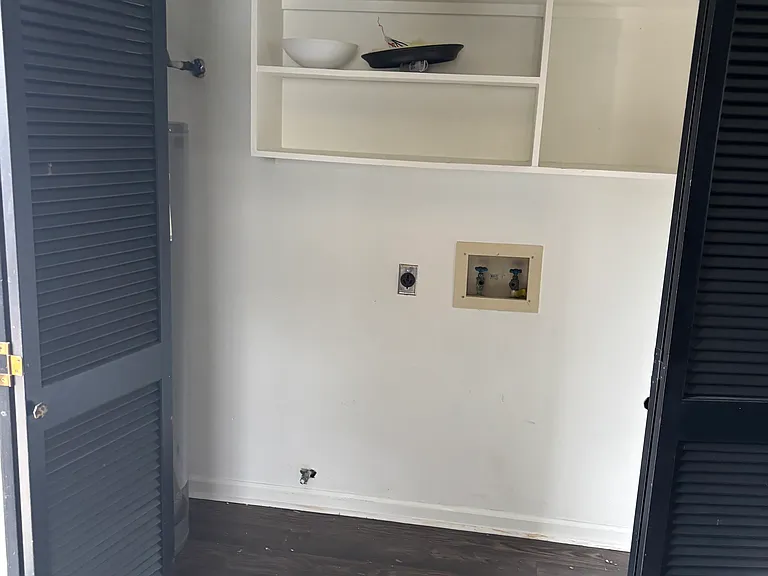 Washer and Dryer hookups