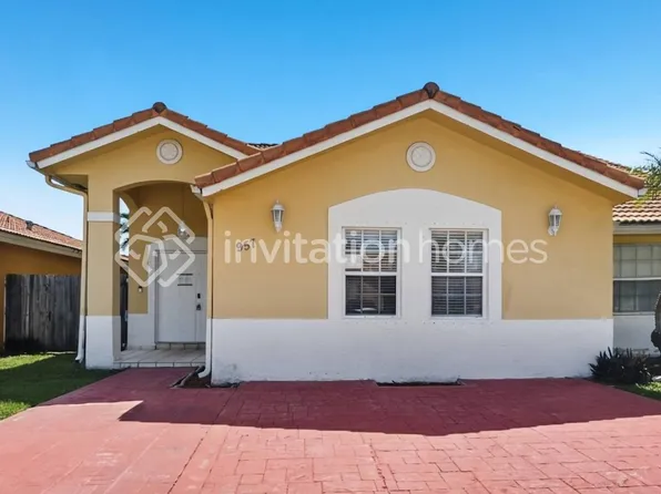 957 NW 128th Pl, Miami, FL 33182