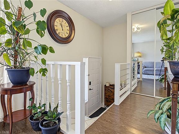 5th image of 35 Garden Cres