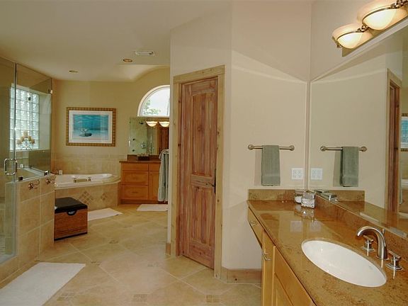 4th image of 626 Shorewood Dr