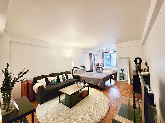 5th image of 225 E 46th St APT 3J