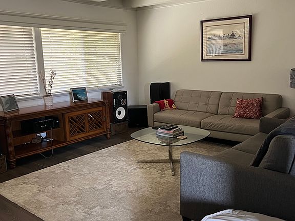 2nd image of 1092 Stone Brook Ln