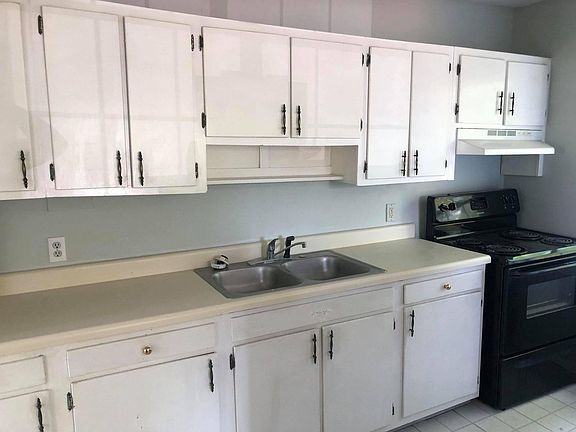 4th image of 905 Sarrazin Ave #B