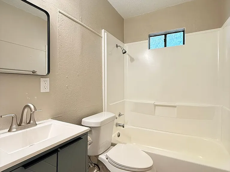 3200 Avenue R — Photo 9