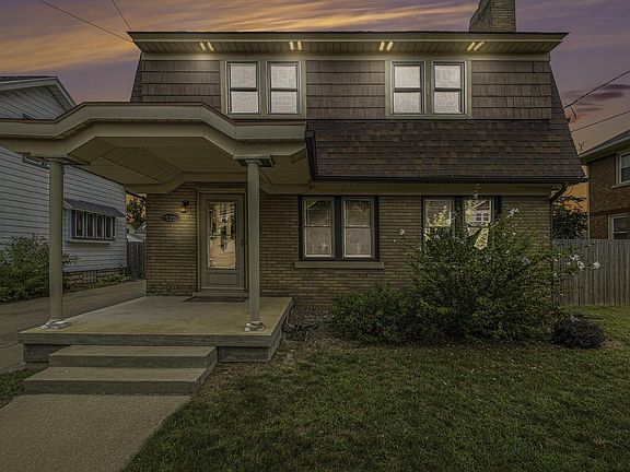 2nd image of 1520 Tamarack Ave NW