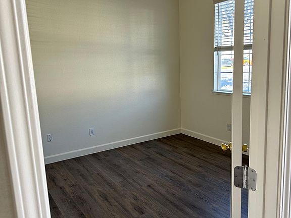 3rd image of 3090 Scarlet Oak Dr