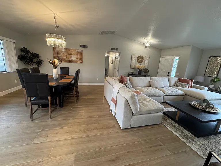 3732 N Taylor Dr — Photo 46