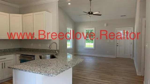 3 bed, 2.0 bath, 1370 sqft, $2,100 — Photo 4