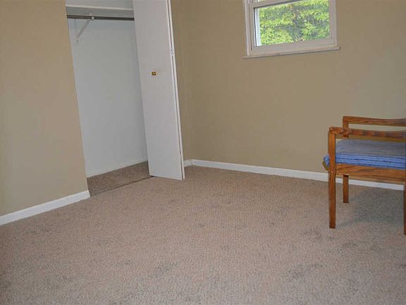 5th image of 2401 Maumee Pl