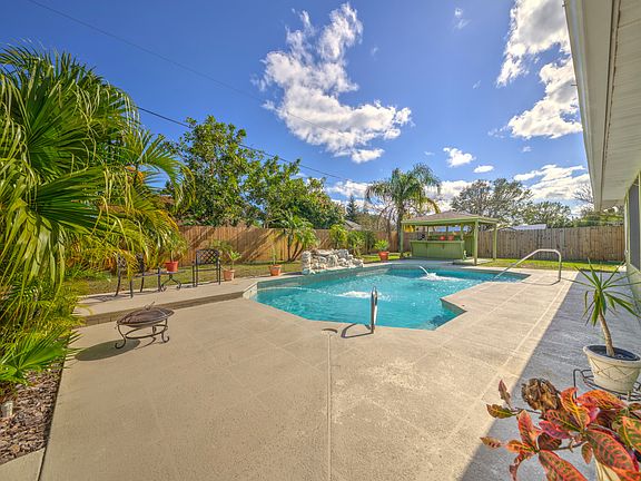 3rd image of 591 Jupiter Blvd NW