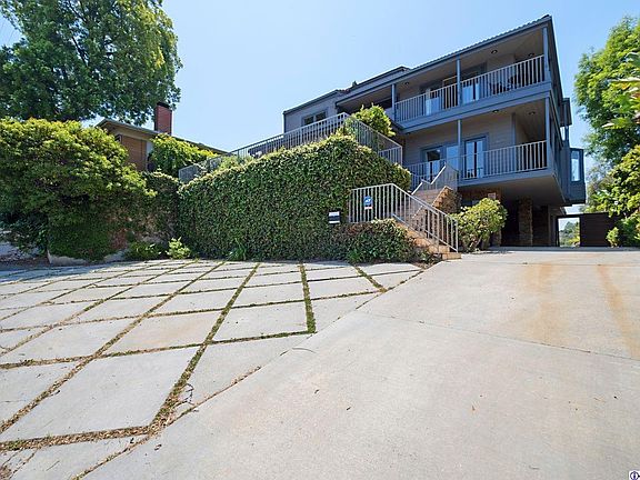 4th image of 829 Moon Ave