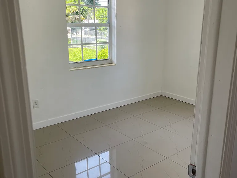 3510 NW 11th Ave #3510 — Photo 6