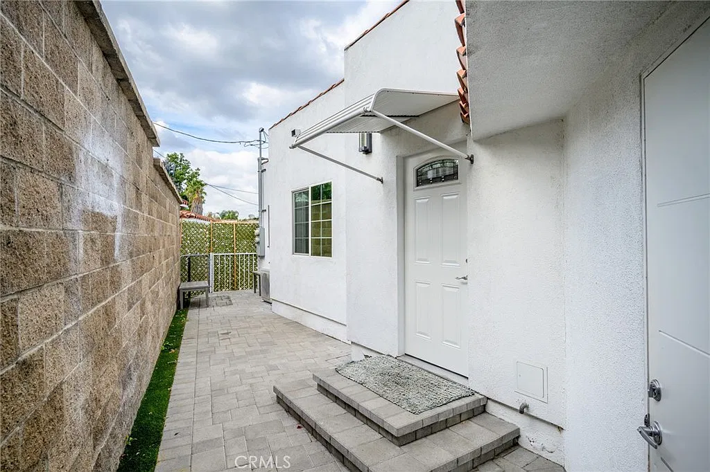 1 bed, 550 sqft, $2,300 — Photo 3