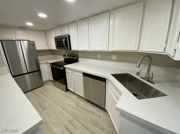101 Luna Way APT 213, Las Vegas, NV 89145