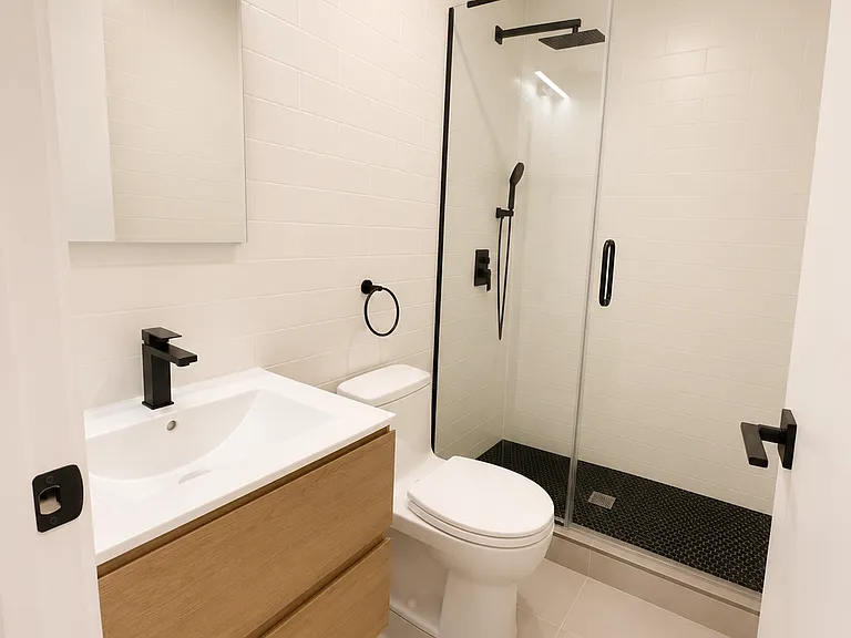 407 Graham Ave #2R — Photo 6
