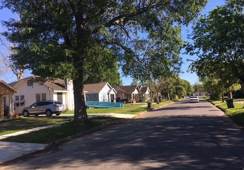 2nd image of 2845 Orange St