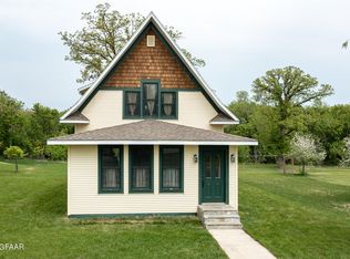 704 8th St, Manvel, ND 58256