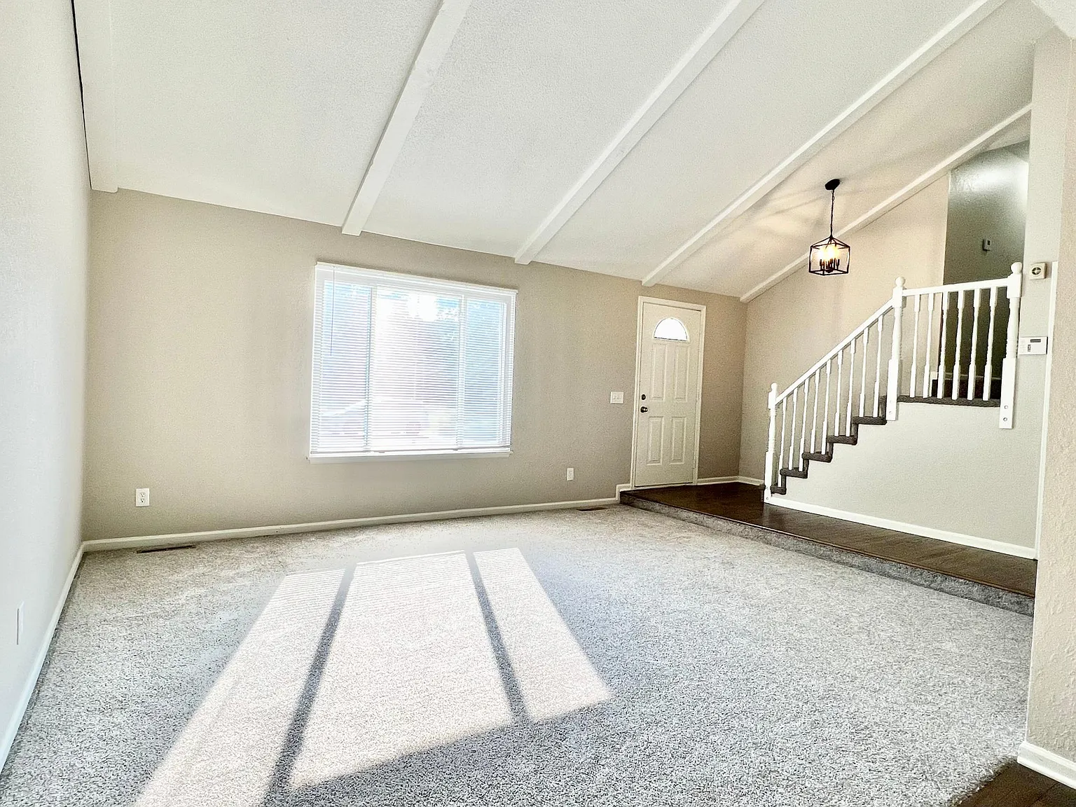 4 bed, 2.5 bath, 2424 sqft, $2,600 — Photo 4