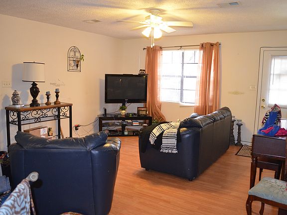 5th image of 842 Post Oak Cir