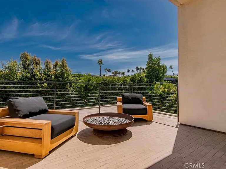 9018 Dorrington Ave — Photo 41