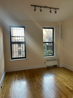 Rented by Waverly Realty Associates | media 2