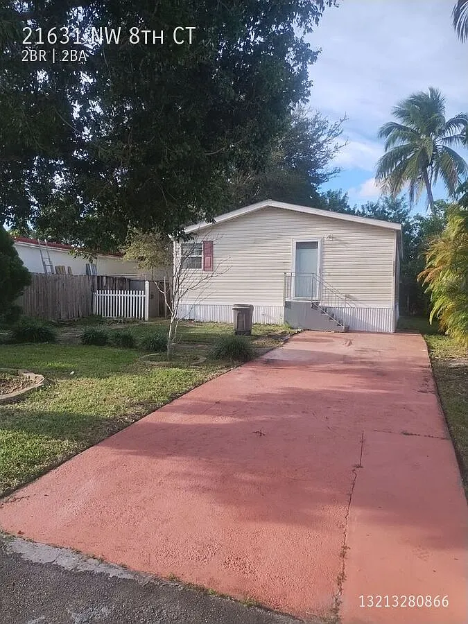 Beautiful 2/2 Mobile Home in Pembroke Pines Backing Everglades — Photo 1