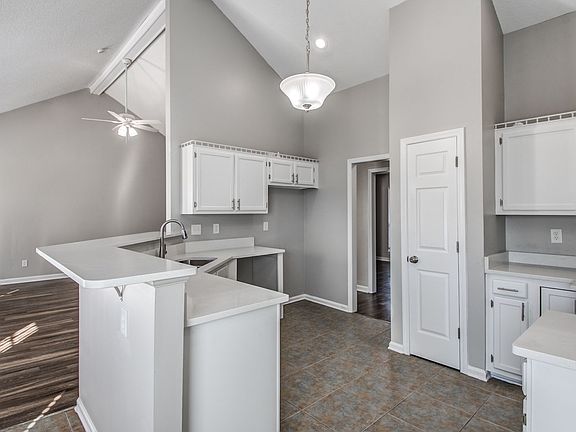 4th image of 2623 Laurelcrest Dr