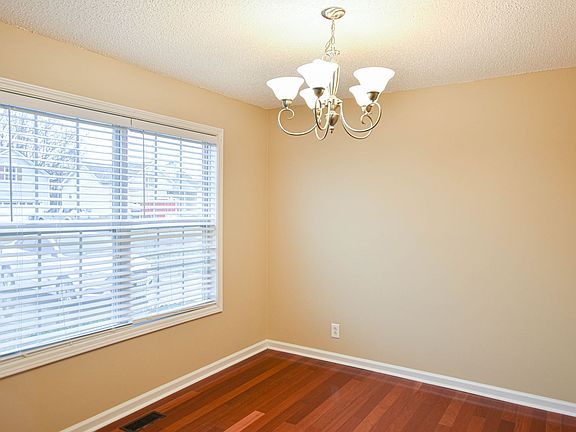 4th image of 1372 Jenny Ln