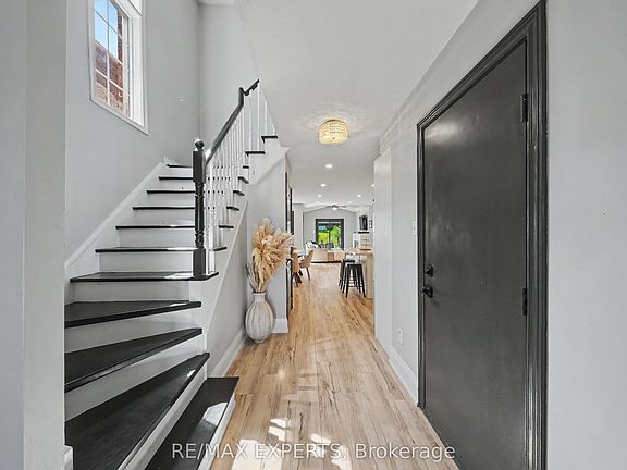 4th image of 40 Waterbury St