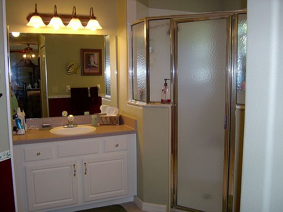 Master bath-w-2sinks shower separet room for tolet