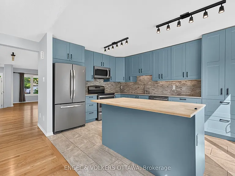 2123 Esprit Dr — Photo 19