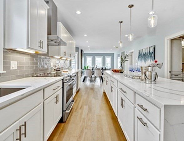 2nd image of 1023-1025 Broadway