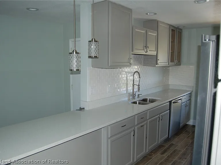 3619 Edgewater Dr — Photo 4