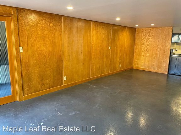4th image of 1936 NE 127th St #B