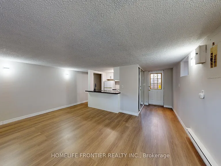 79 Redwood Ave #3 — Photo 1